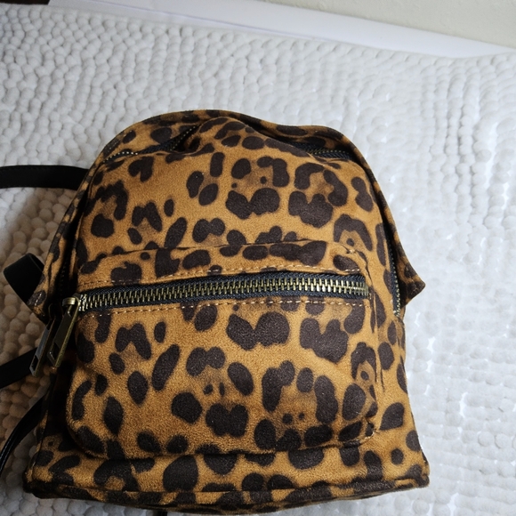 leopard print small backpack - Picture 4 of 5